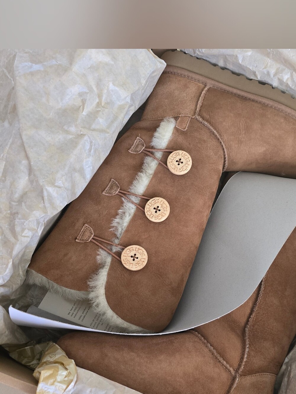Authentic The UGG Bailey Button Triplet 1873 in chestnut US 7 $220 - Picture 2 of 8